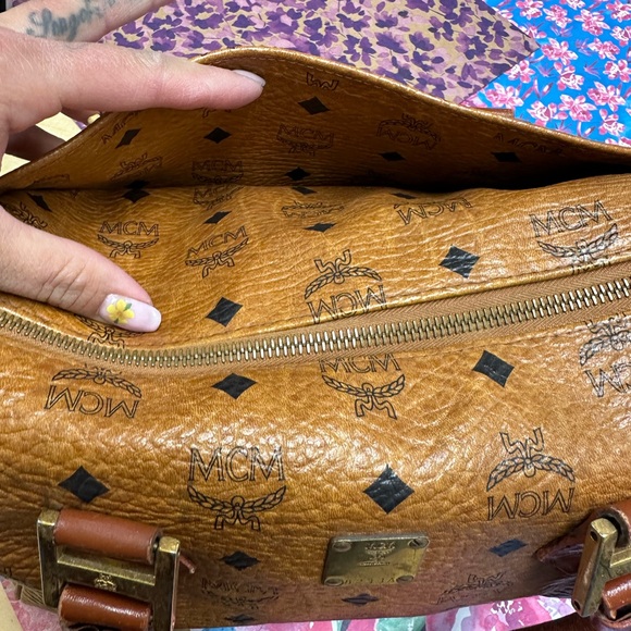 💛⚜️ MCM Hand Bag  Brown PVC⚜️💛 - Picture 6 of 8